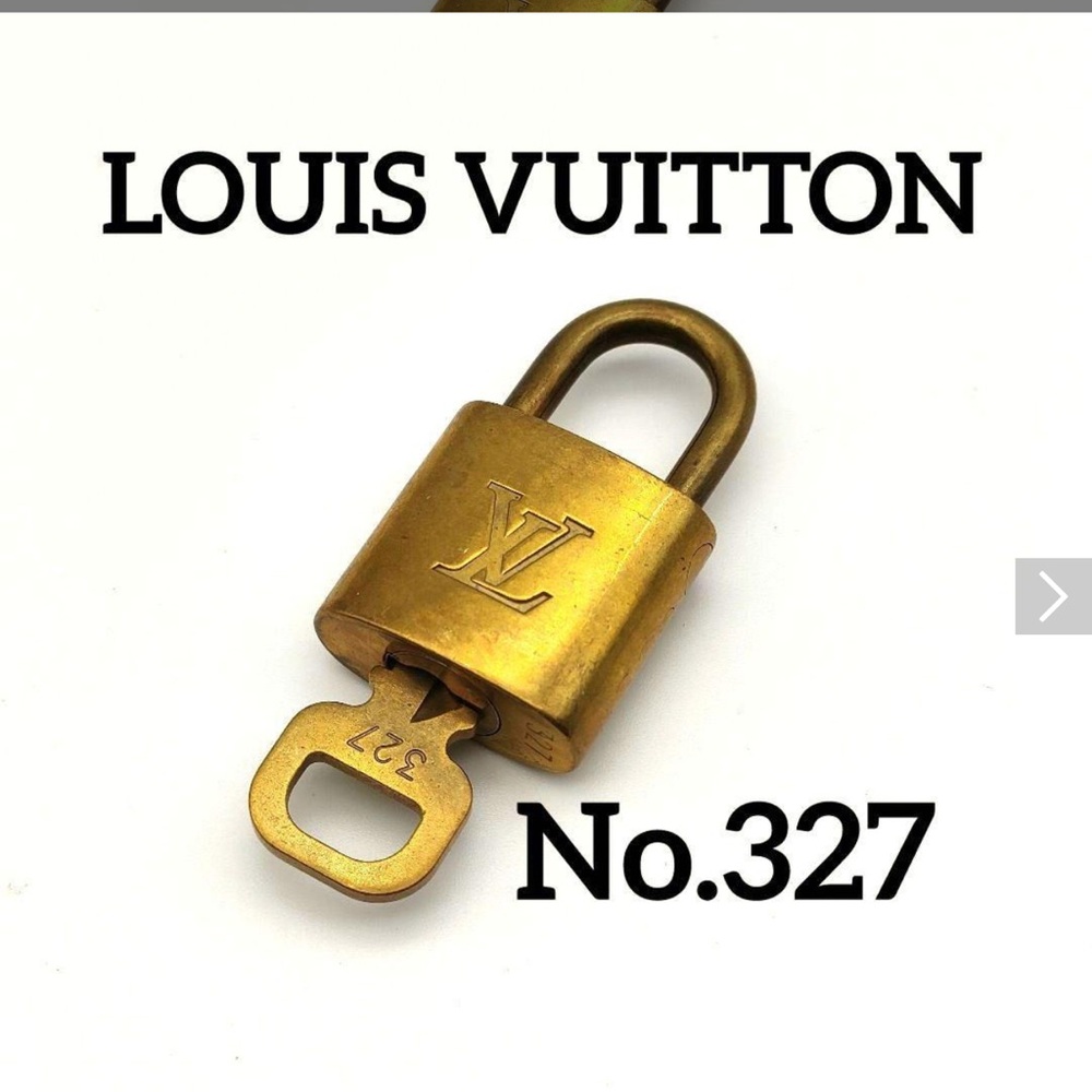 Louis Vuitton Gold Key & lock Accessory - Picture 1 of 4